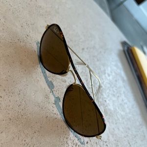 Ray-Ban polarizes tortoise aviators